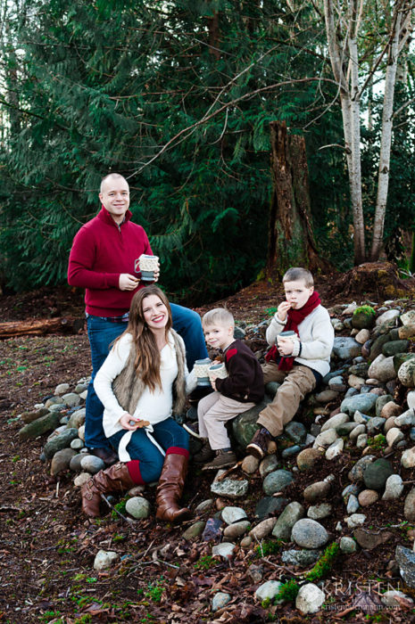 Maternity Hot Cocoa Forest Portrait Adventure Photo Shoot Child and Family Portraits Children and Family Pictures Photographer Kristen Buchmann Photography Seattle Bellevue Kirkland Renton Kent Issaquah Maple Valley Covington Black Diamond (11)