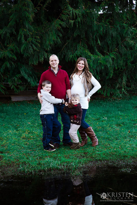 Maternity Hot Cocoa Forest Portrait Adventure Photo Shoot Child and Family Portraits Children and Family Pictures Photographer Kristen Buchmann Photography Seattle Bellevue Kirkland Renton Kent Issaquah Maple Valley Covington Black Diamond (4)